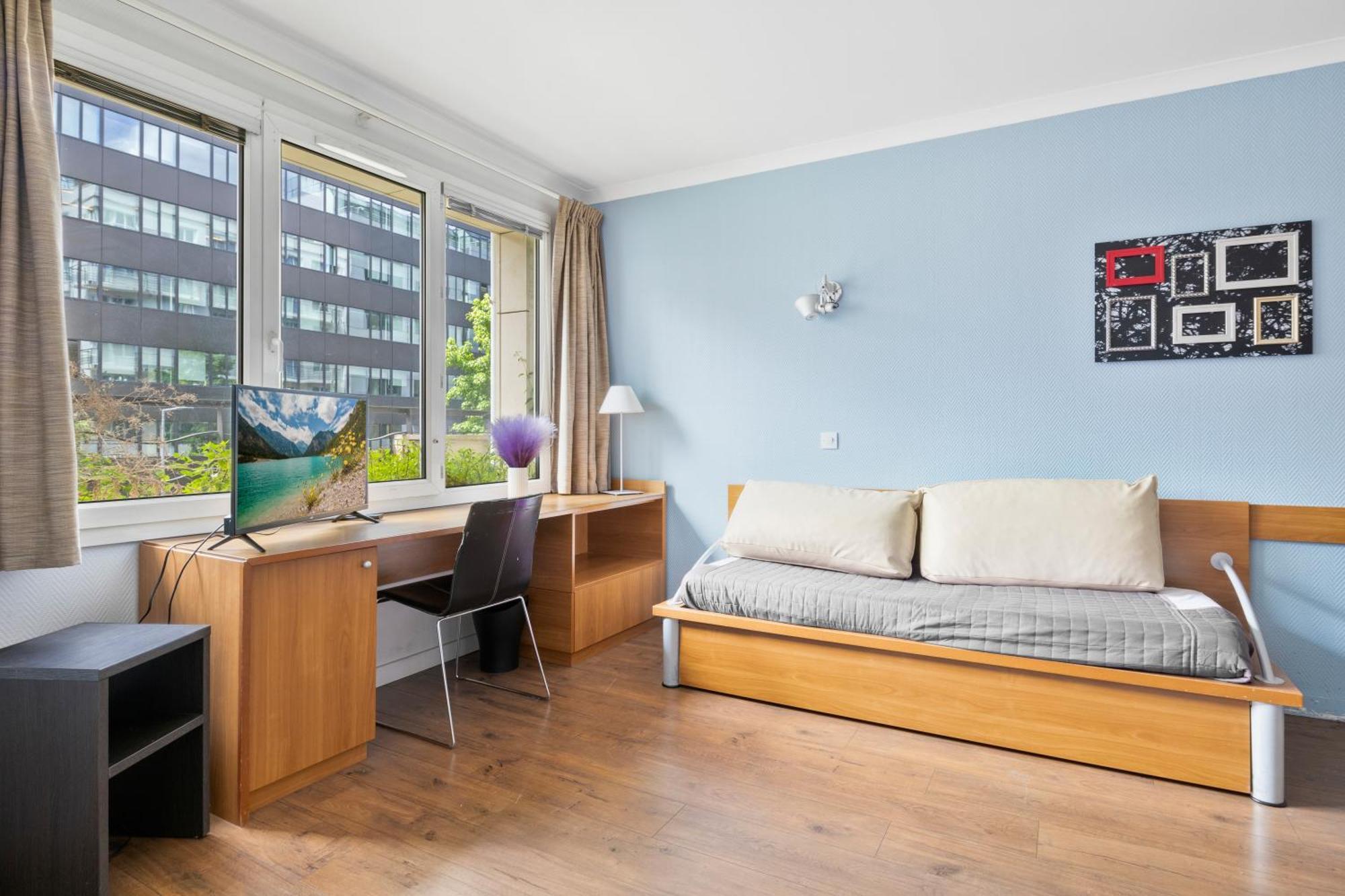 Grand Appartement Avec Balcon - Proche Parc Des Expo - Parking Privee Issy-les-Moulineaux Exterior foto