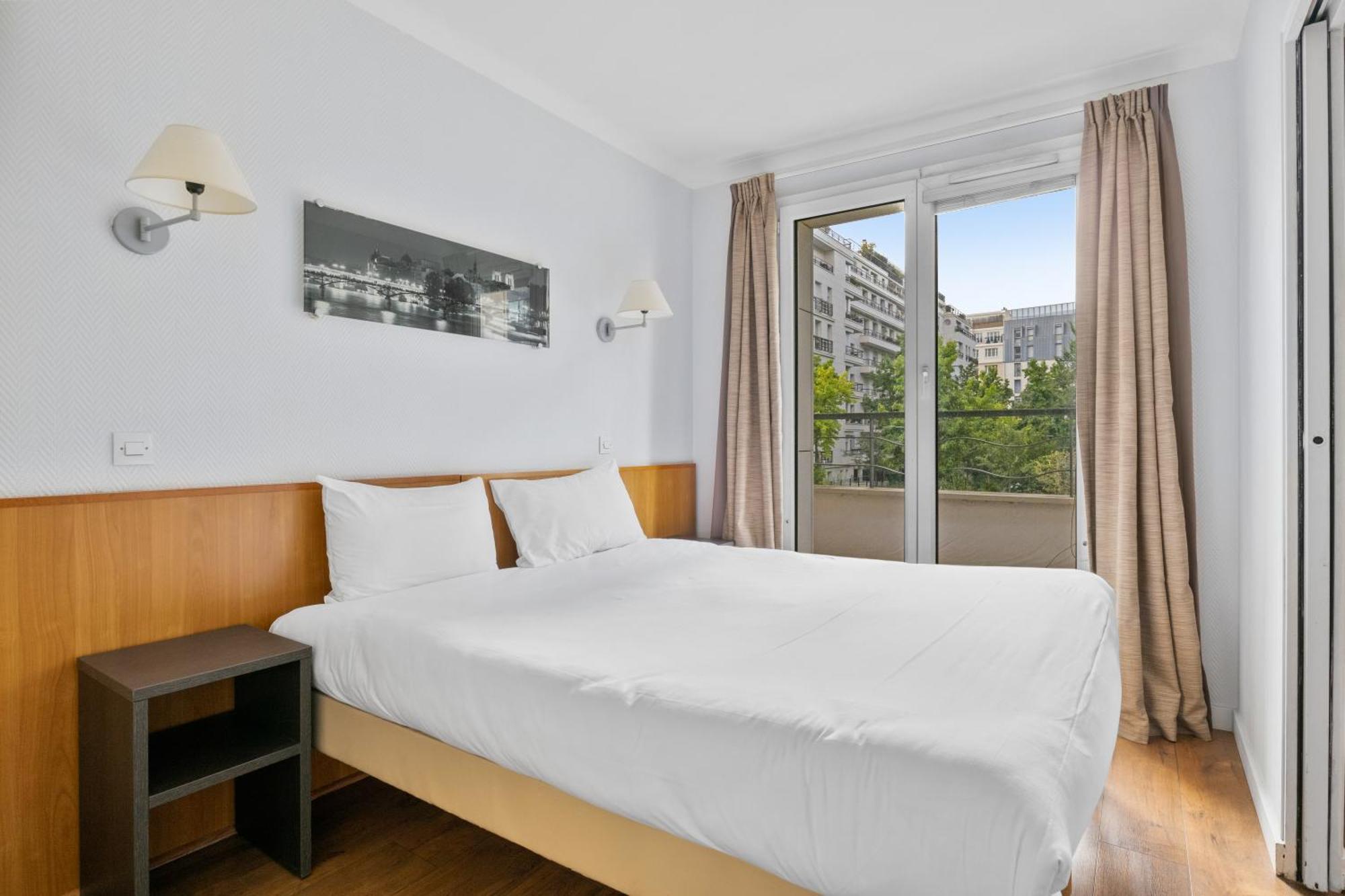 Grand Appartement Avec Balcon - Proche Parc Des Expo - Parking Privee Issy-les-Moulineaux Exterior foto